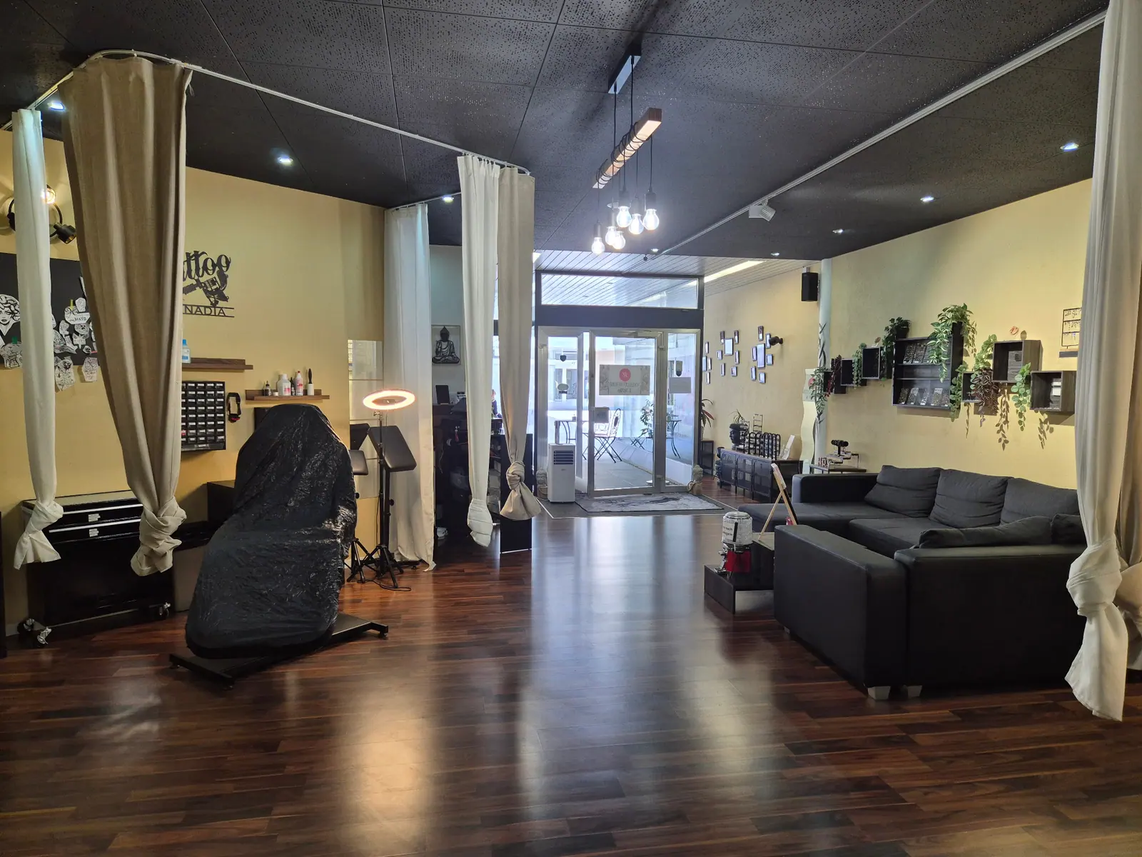 Innenansicht Lounge Naked cat Wil