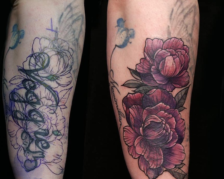 Cover-up mit Pfingstrosen in Rosé und Bordeaux