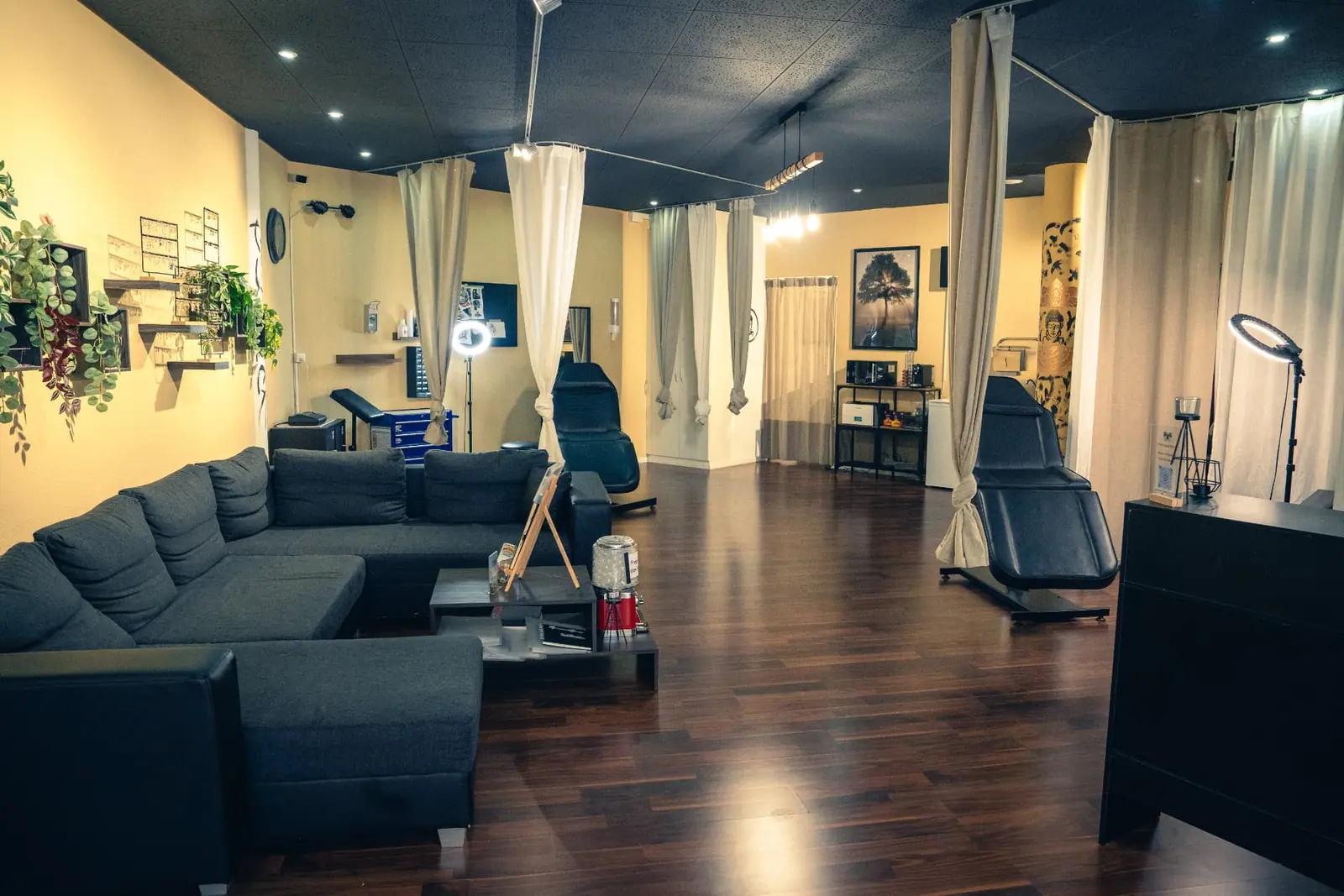 Studio-Innenansicht mit Lounge
